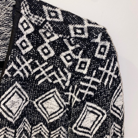 Forever 21 Black and White Aztec Tribal Print Open Cardigan Sweater Size Small - Picture 3 of 4